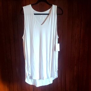 APT 9 Elegant Cream Sleeveless Top Or Tunic